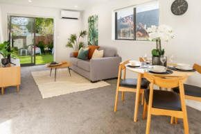 2 bed Escape, Heart of Riccarton w/carpark